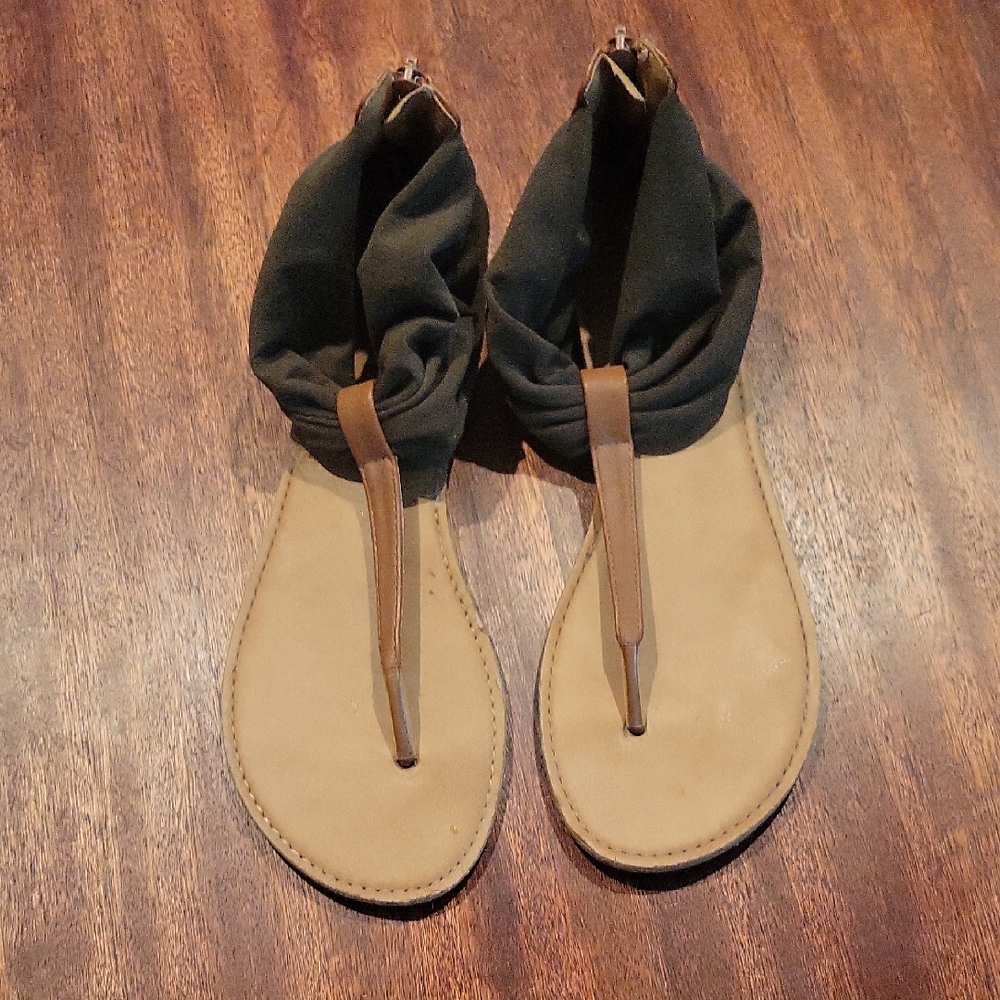 Women's Size 8- Maurices Sandals-  Olive Green.  With Zipper Back.